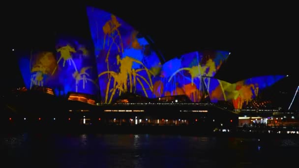 Sydney Opera House iluminada durante el Vivid Sydney Festival, Australia — Vídeos de Stock