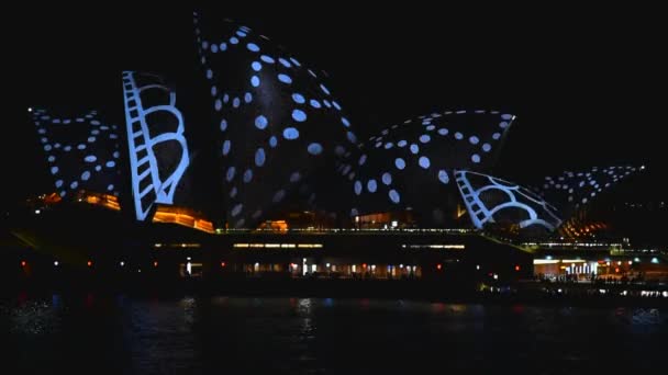 Sydney Opera House iluminada durante el Vivid Sydney Festival, Australia — Vídeos de Stock