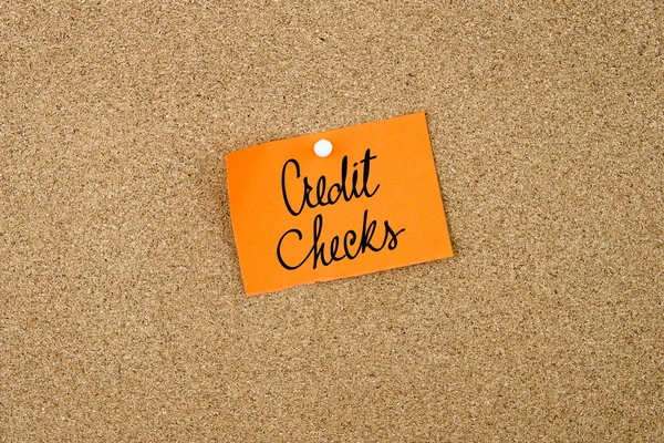 Comprobaciones de crédito escritas en papel naranja — Foto de Stock