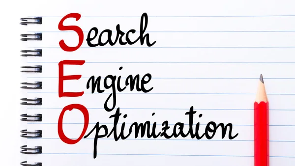 SEO Search Engine Optimization escrito na página do notebook — Fotografia de Stock