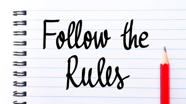Ακολουθήστε τους κανόνες που γράφει στην σελίδα του σημειωματάριο — Φωτογραφία Αρχείου