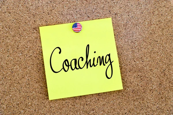 Texto escrito Coaching over yellow paper note — Fotografia de Stock