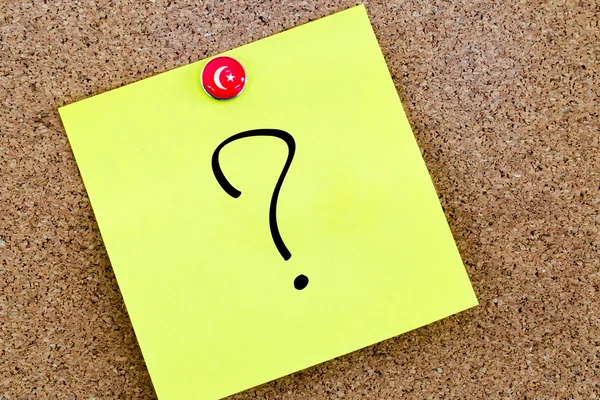 Question mark over yellow paper note — Stock Photo, Image