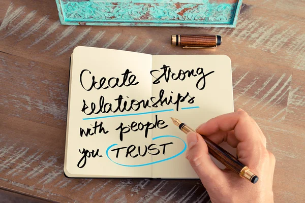 Créer des relations solides avec les personnes en qui vous avez confiance — Photo