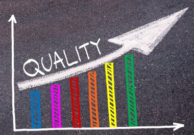 Renkli grafik asfalt ve yön ok üzerinde çizilmiş