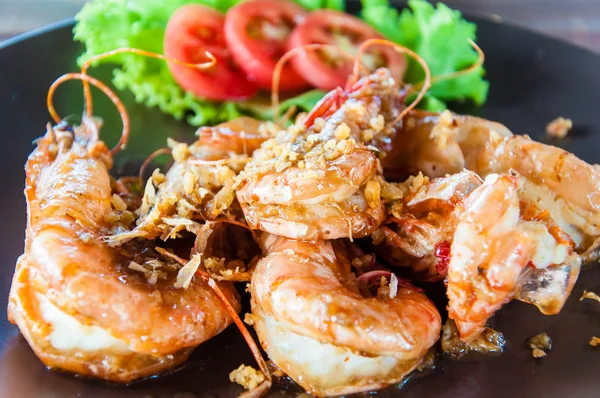 Närbild på traditionell thailändsk maträtt med kryddiga räkor — Stockfoto