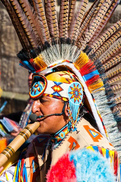 Native american Indiase tribal group spelen muziek en zingen op de straat in de historische stad van york, Engeland. — Stockfoto