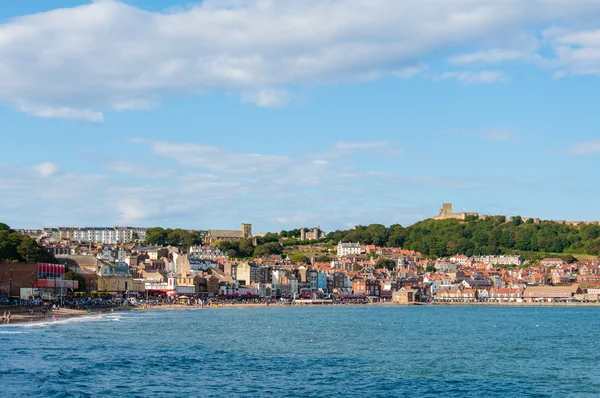 Pohled přes scarborough jižní zátoky přístavu v severní yorskire, Anglie — Stock fotografie