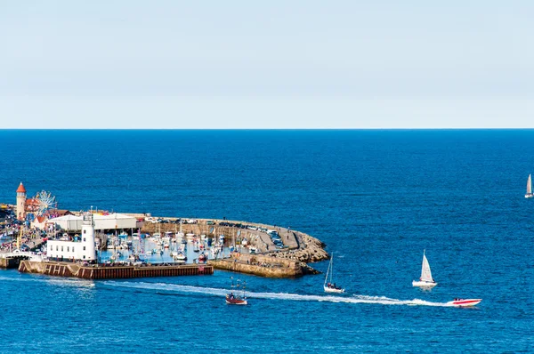 North yorskire, İngiltere'de scarborough Güney bay harbor üzerinde göster — Stok fotoğraf