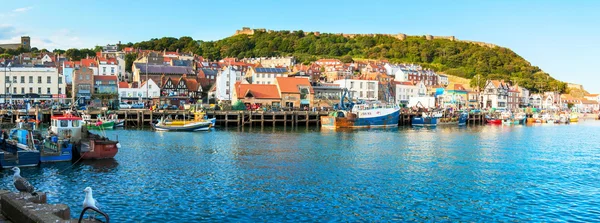 Widok na scarborough south bay harbor w północnej yorskire, englan — Zdjęcie stockowe