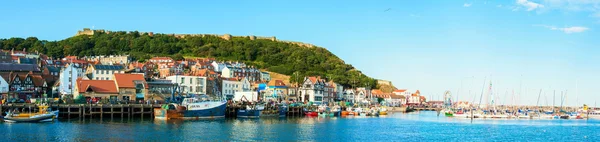 North yorskire, İngiltere'de scarborough Güney bay harbor üzerinde göster — Stok fotoğraf