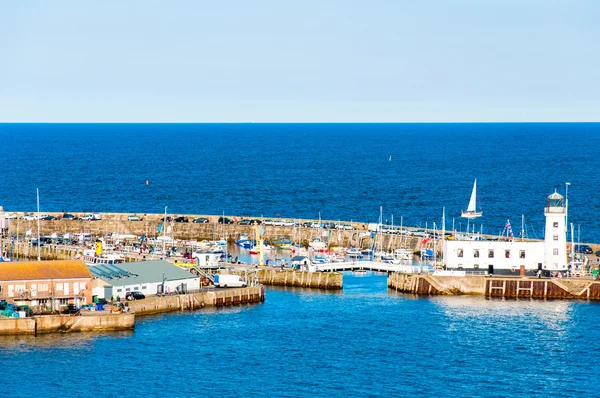 Δείτε πάνω από το λιμάνι του scarborough κόλπο νότια στη Βόρεια yorskire, Αγγλία — Φωτογραφία Αρχείου