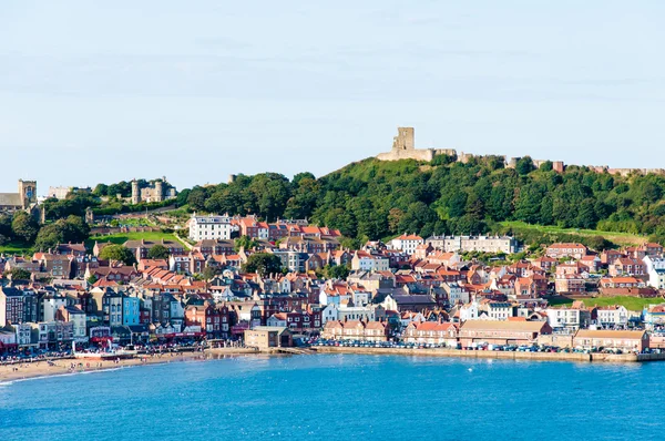 Pohled přes scarborough jižní zátoky přístavu v severní yorskire, Anglie — Stock fotografie