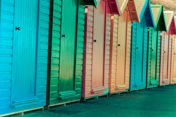 Cabanas de praia coloridas — Fotografia de Stock