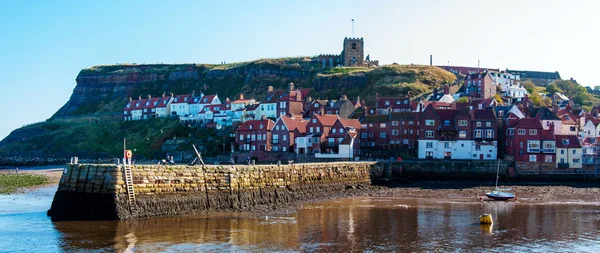 Scenic view of Whitby city and abbey in sunny autumn day in North Yorkshire, UK. — Stock Photo, Image