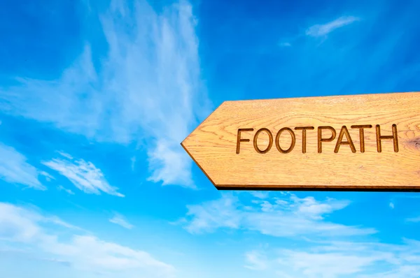 Footpath direction sign in English countryside — Stock Photo, Image