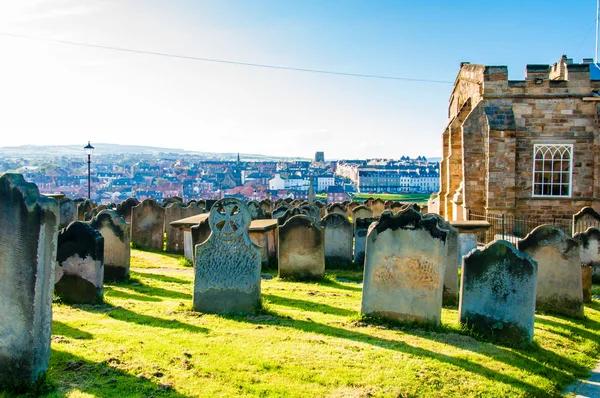 View of St Mary 's Church and gravestones in North Yorkshire, UK — стоковое фото