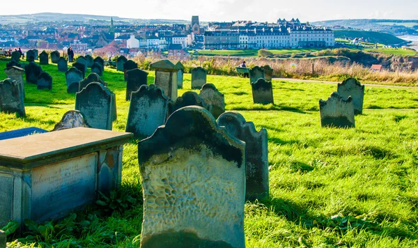 View of St Mary's Church and gravestones in North Yorkshire, UK — Stock Photo, Image