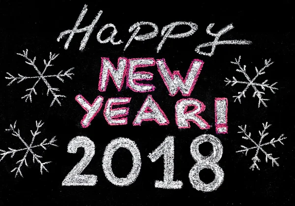Feliz ano novo 2018, escrita à mão com giz no quadro negro, conceito vintage — Fotografia de Stock