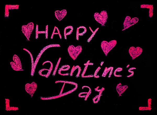 Feliz día de San Valentín tarjeta de felicitación, escritura a mano con tiza en pizarra, Ilustración conceptual imagen del amor . —  Fotos de Stock