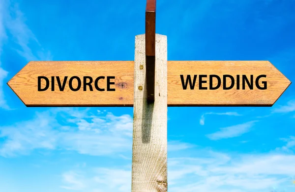 Divorcio versus boda — Foto de Stock