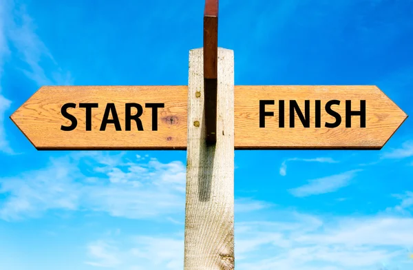 Start versus Finish — Stock Photo, Image