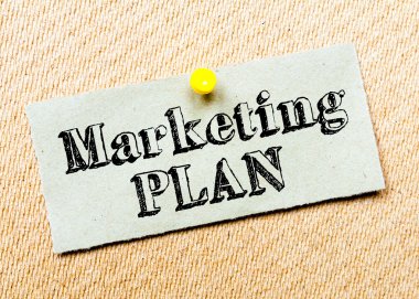 Geri dönüşümlü kağıt Not cork tahtada yıktı. Pazarlama planı mesaj. Kavram görüntü