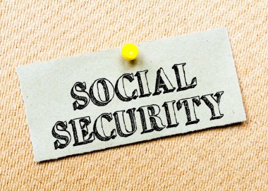 Geri dönüşümlü kağıt Not cork tahtada yıktı. Sosyal güvenlik iletisi. Kavram görüntü