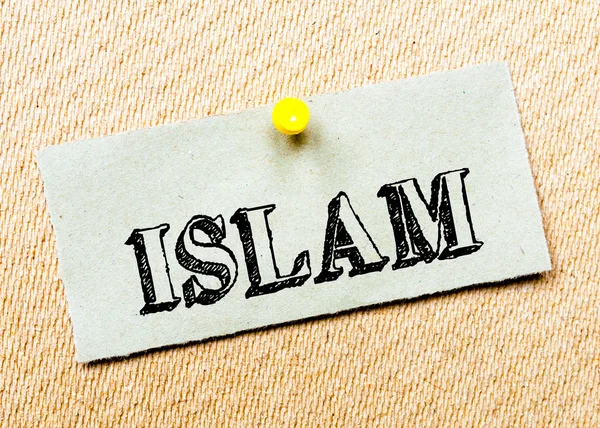 Recycled paper note pinned on cork board. Islam Message. Concept Image — Stock Photo, Image