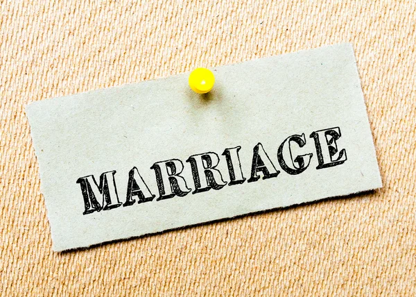 Recycled paper note pinned on cork board.Marriage Message. Concept Image — Stock Photo, Image