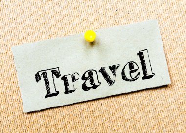 Geri dönüşümlü kağıt Not cork tahtada yıktı. Seyahat mesaj