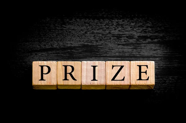 Word PRIZE isolato su sfondo nero con spazio di copia — Foto Stock