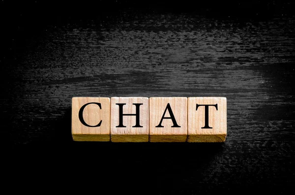 Word CHAT isolato su sfondo nero con spazio di copia — Foto Stock