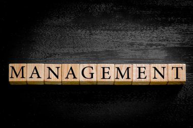 Word siyah arka plan üzerine izole yönetimi 