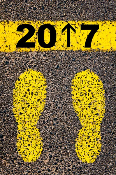 El año 2017 viene un mensaje. Imagen conceptual — Foto de Stock