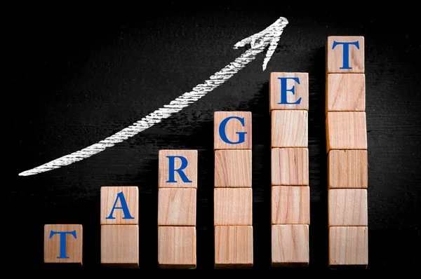 Target szó növekvő nyíl felett oszlopdiagramon — Stock Fotó