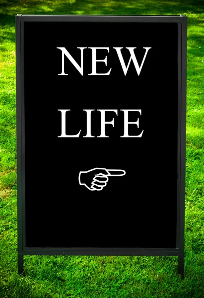 NEW LIFE месседж и указание рукой направо — стоковое фото