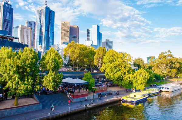 Panoramic view over Yarra River and City Skyscrapers in Melbourne, Australia — Stock Photo, Image