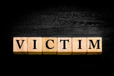 Word siyah arka plan üzerine izole kurban