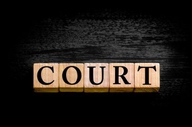 Word siyah arka plan üzerine izole mahkeme