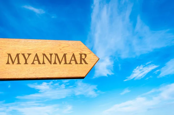 Wooden arrow sign pointing destination MYANMAR — Stock Photo, Image