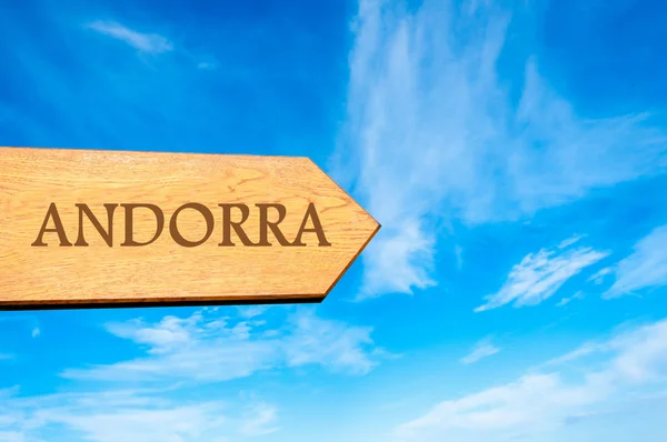 Houten pijl teken wijzen bestemming Andorra — Stockfoto