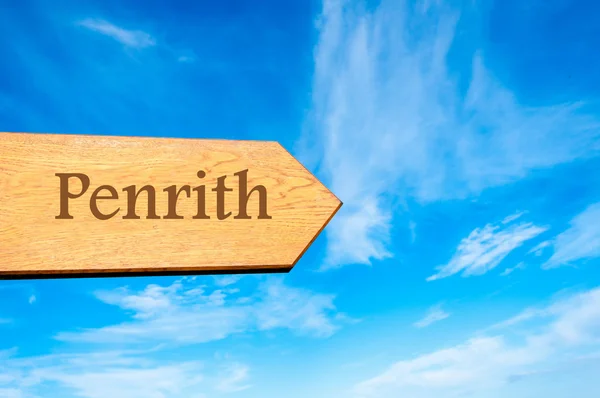 Dřevěný šíp znamení ukazující cíl Penrith, Anglie — Stock fotografie