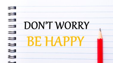 Endişe olmak mutlu defter sayfa üzerinde yazılı metin değil yapmak