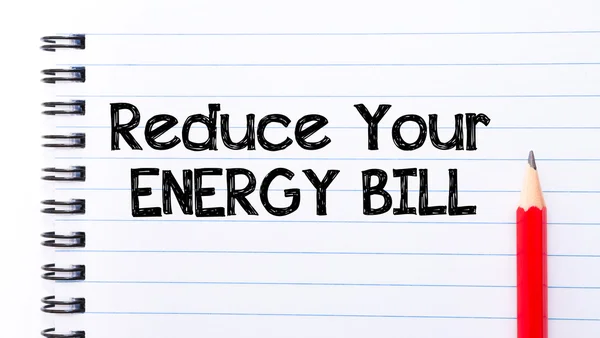 Snížit vaše energie Bill Text napsaný na stránce poznámkového bloku — Stock fotografie