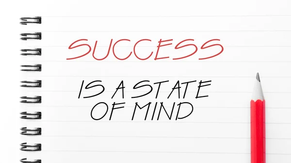 El éxito es un estado mental escrito en la página del cuaderno —  Fotos de Stock