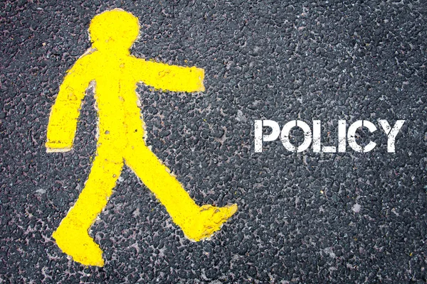 Figura peatonal amarilla caminando hacia POLÍTICA — Foto de Stock