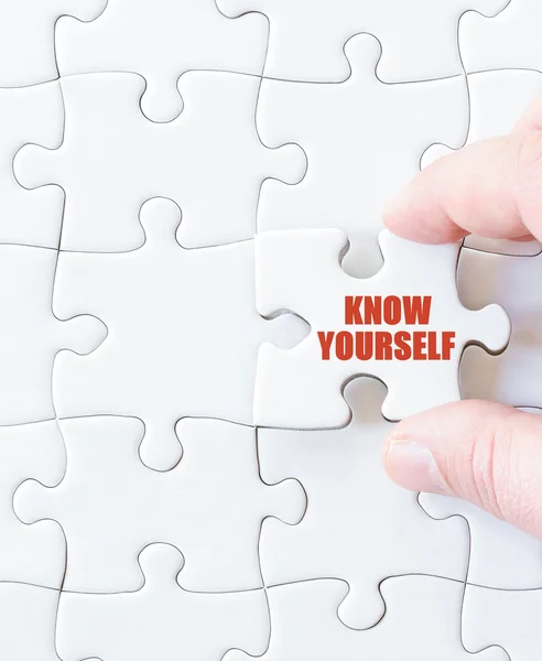 Last puzzle piece with words  KNOW YOURSELF — Stock Photo, Image