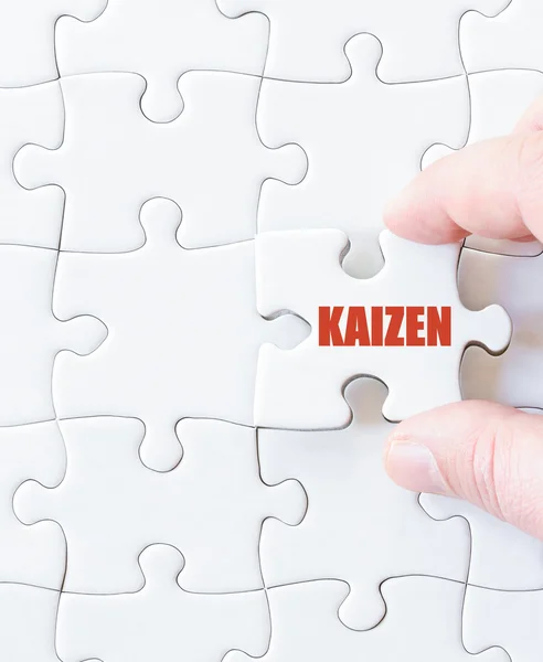 Última pieza del rompecabezas con palabra KAIZEN — Foto de Stock