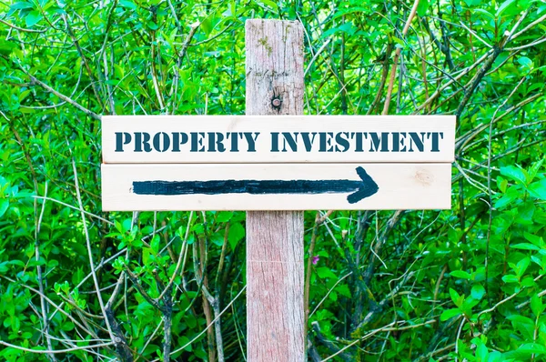 Property Investment riktad tecken — Stockfoto